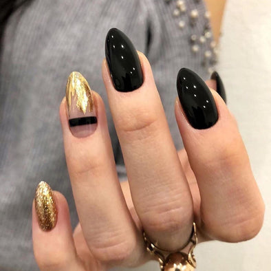 Schwarze und goldene Glitzer-spitze Nailart-Finish-Kunstnägel