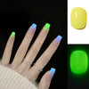 Fluoreszierender Nagellackkleber ist in Mode